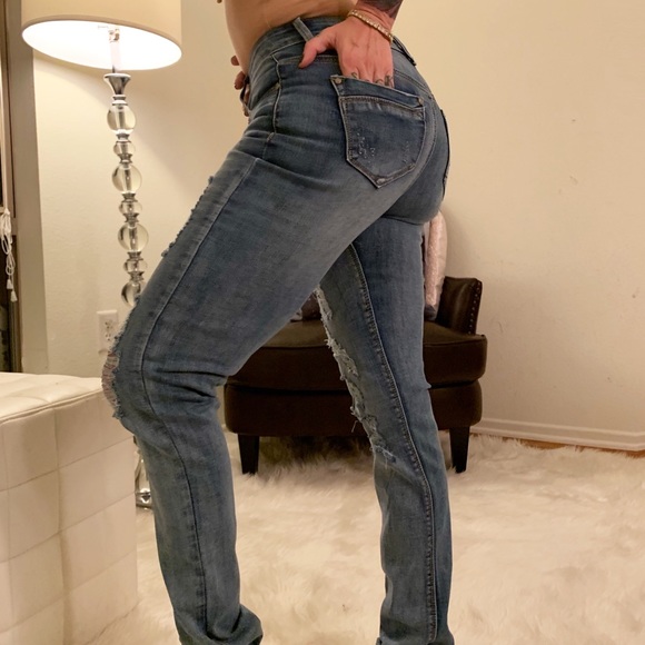 Ultimate mid rise distressed skinnies for spring - Picture 6 of 8